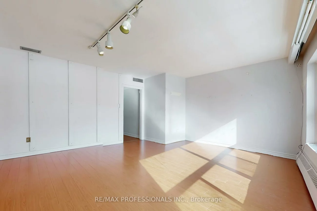 566, Sheppard, Bathurst Manor, Toronto