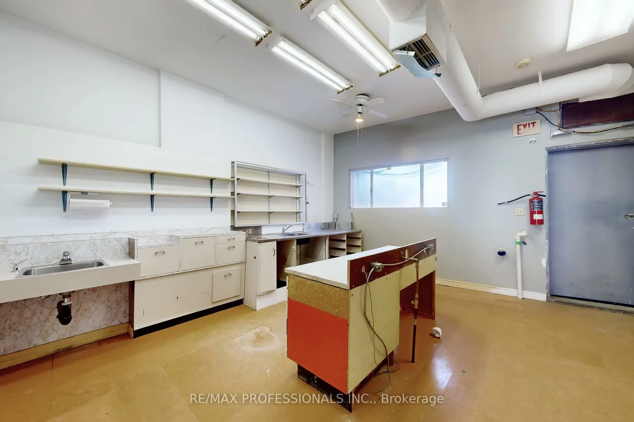 566, Sheppard, Bathurst Manor, Toronto