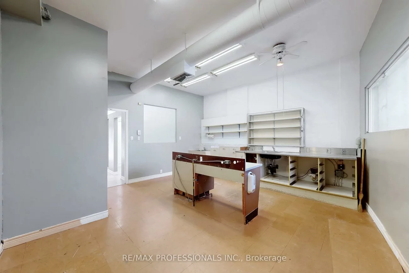 566, Sheppard, Bathurst Manor, Toronto