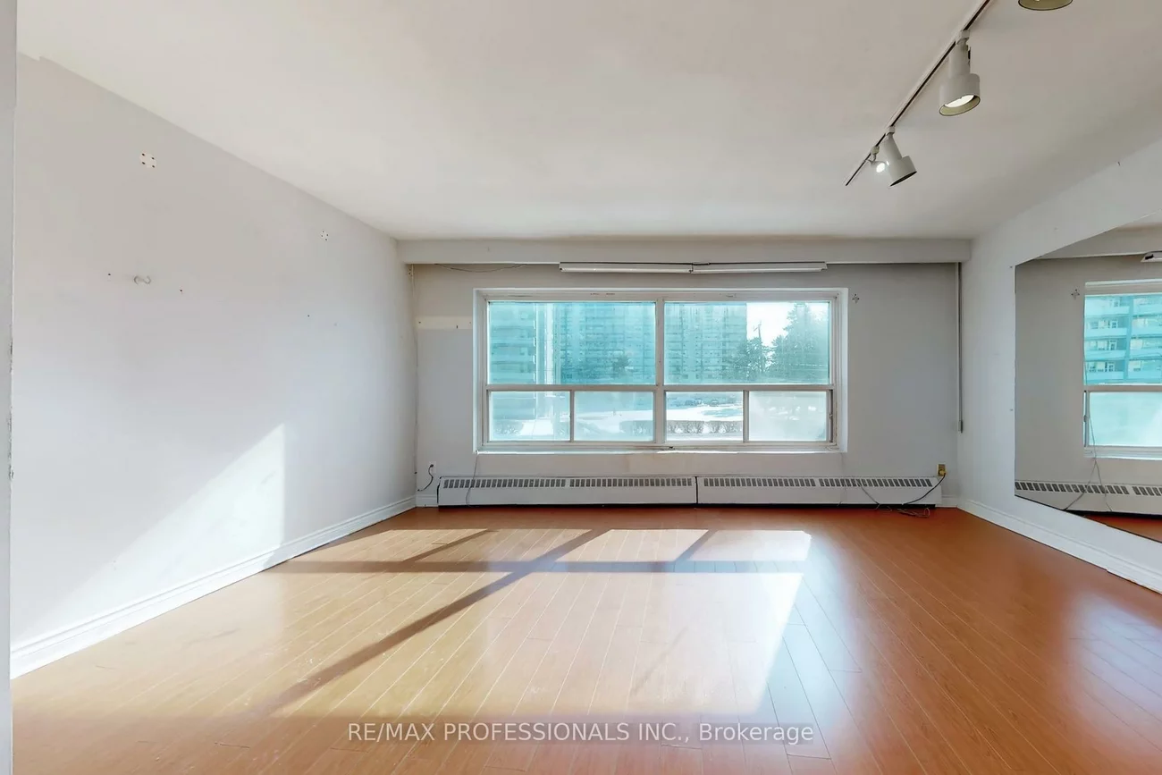 566, Sheppard, Bathurst Manor, Toronto