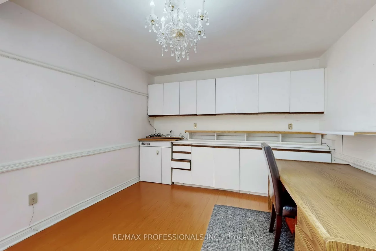 566, Sheppard, Bathurst Manor, Toronto