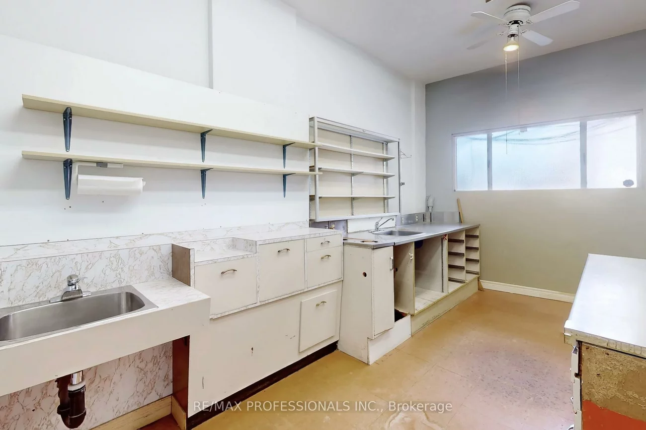 566, Sheppard, Bathurst Manor, Toronto