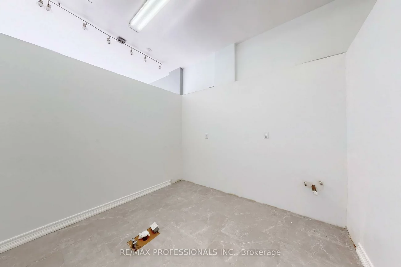 566, Sheppard, Bathurst Manor, Toronto