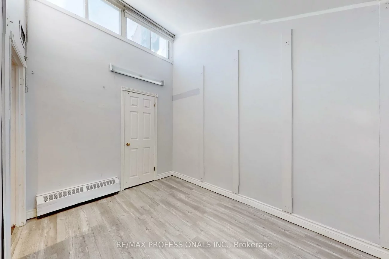 566, Sheppard, Bathurst Manor, Toronto