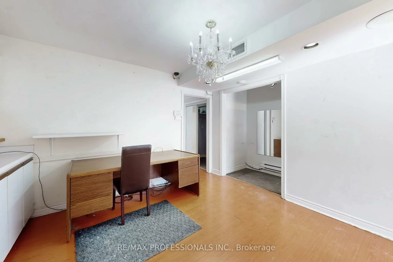 566, Sheppard, Bathurst Manor, Toronto