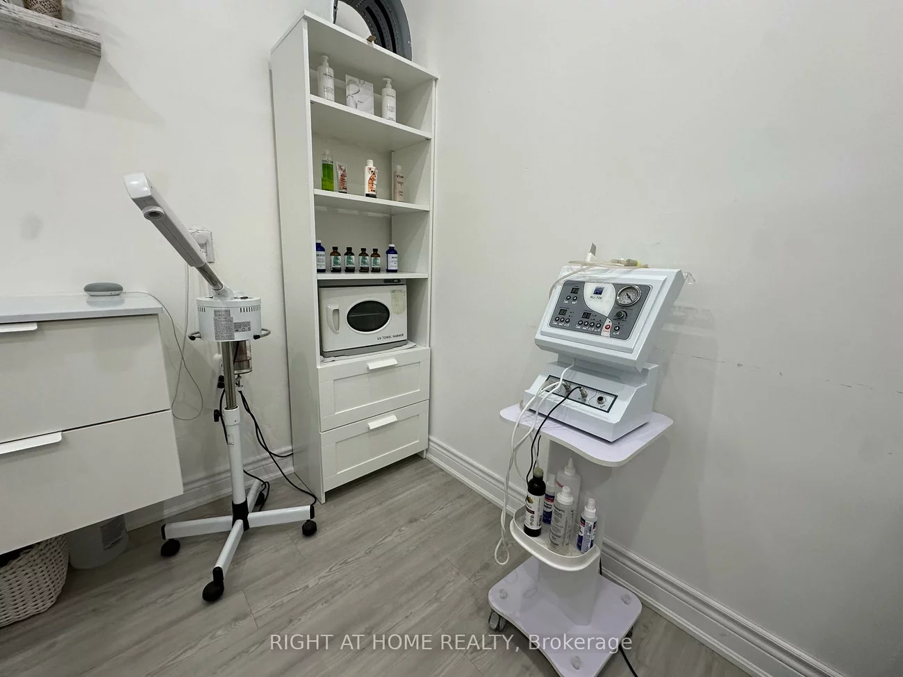 1639, Eglinton, Oakwood Village, Toronto