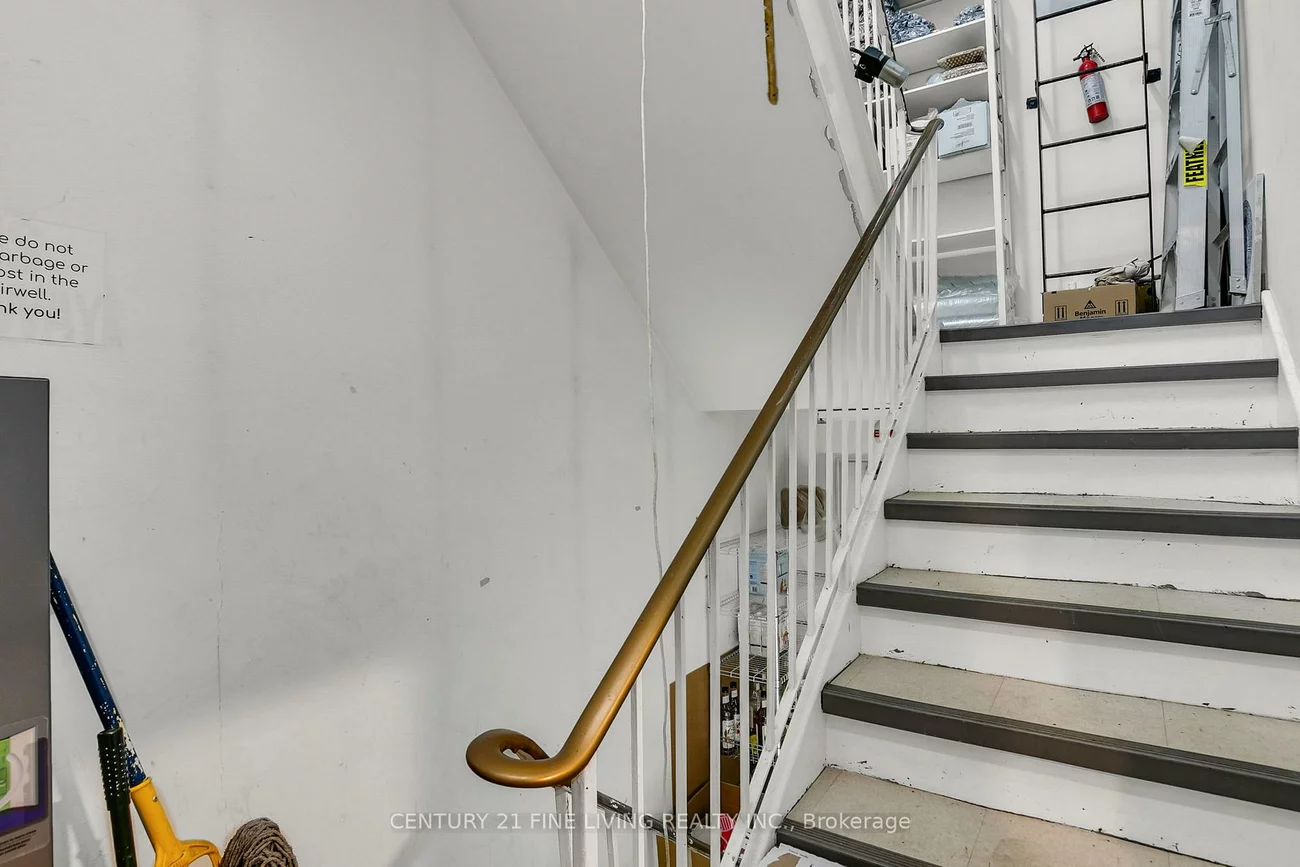 81, Huron, Kensington-Chinatown, Toronto