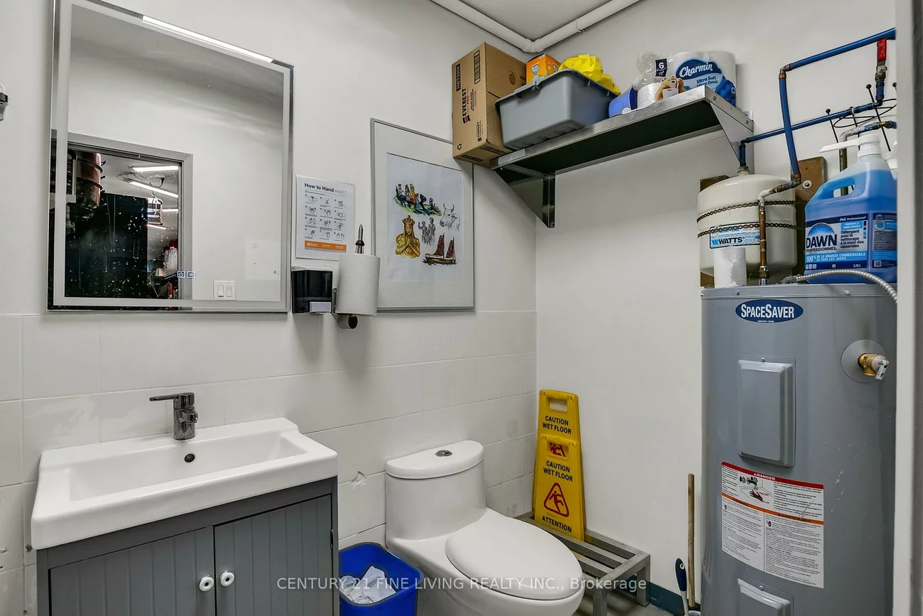 81, Huron, Kensington-Chinatown, Toronto