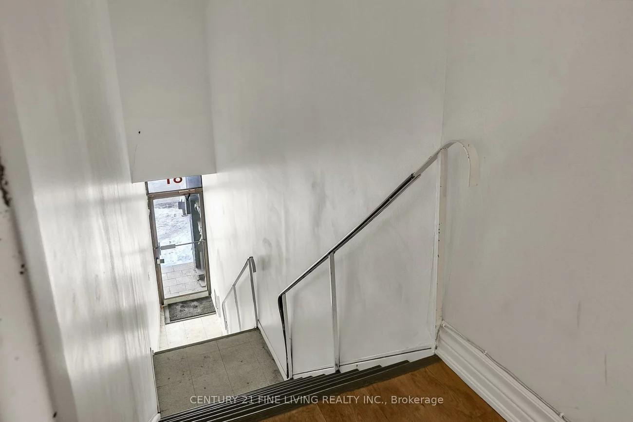 81, Huron, Kensington-Chinatown, Toronto