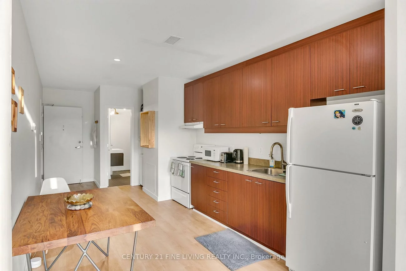 81, Huron, Kensington-Chinatown, Toronto