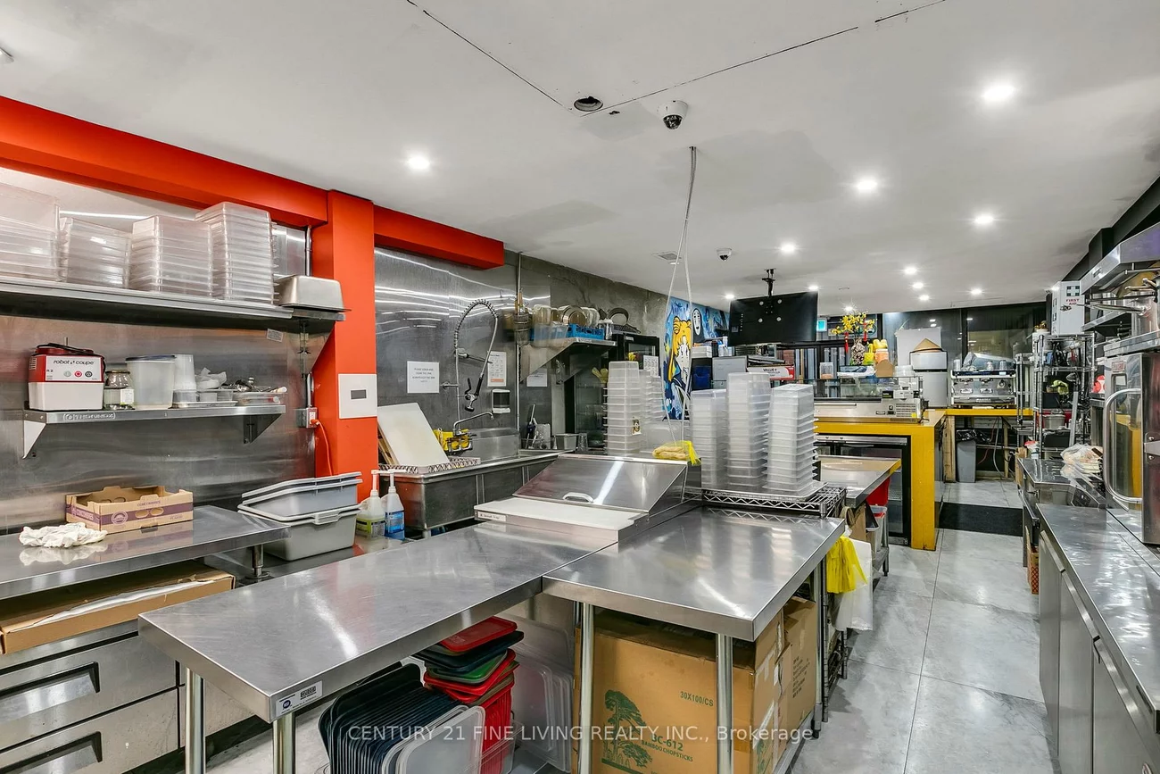 81, Huron, Kensington-Chinatown, Toronto