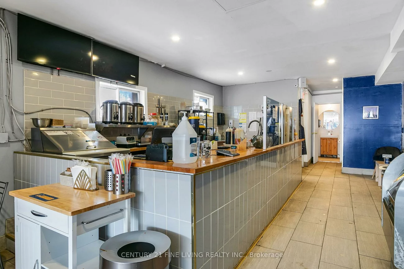 81, Huron, Kensington-Chinatown, Toronto