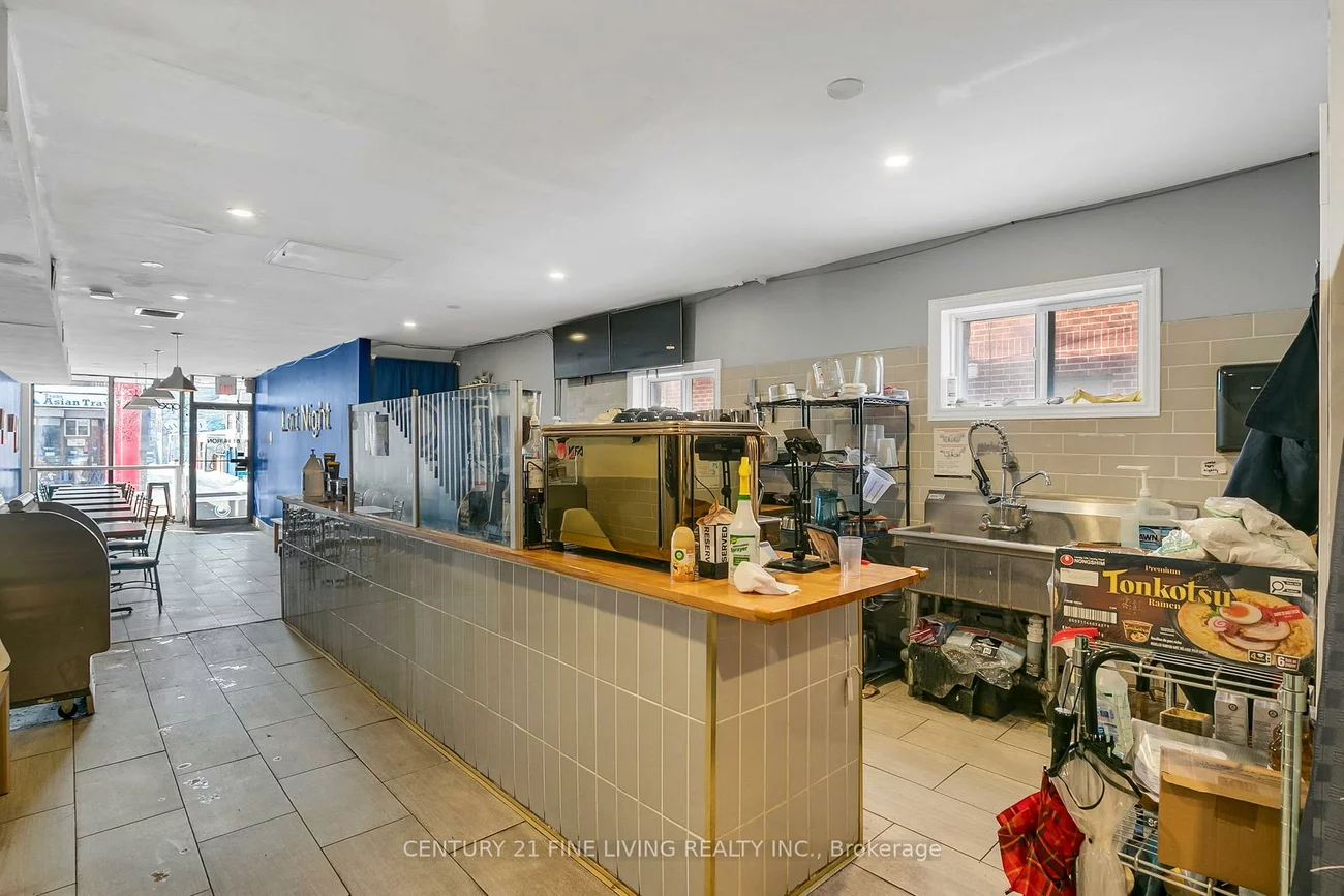 81, Huron, Kensington-Chinatown, Toronto