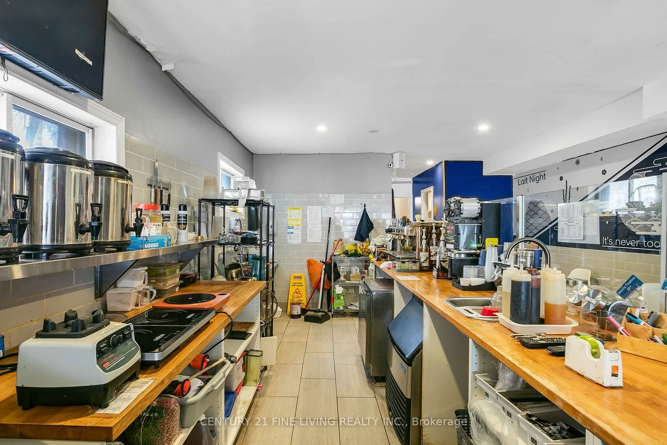 81, Huron, Kensington-Chinatown, Toronto