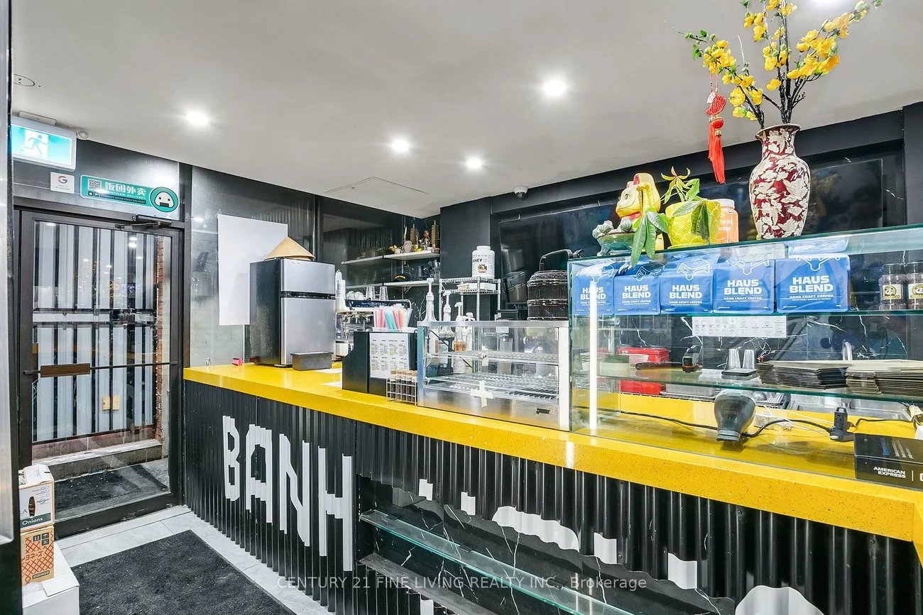 81, Huron, Kensington-Chinatown, Toronto