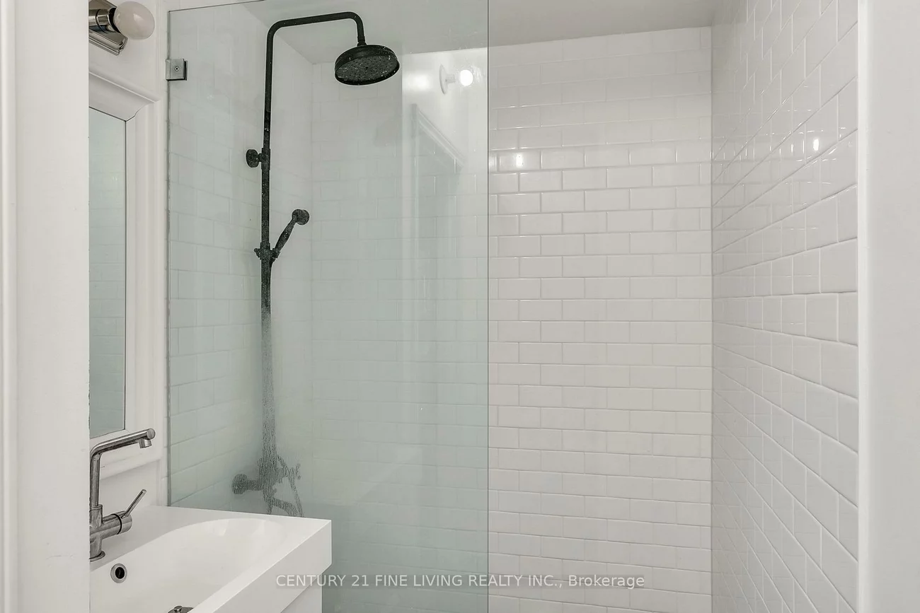 81, Huron, Kensington-Chinatown, Toronto