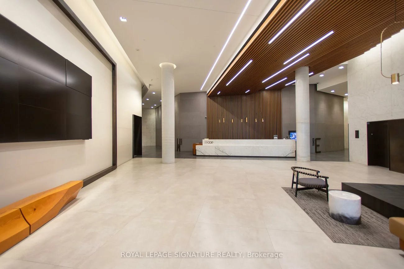 130, Queens, Waterfront Communities C8, Toronto