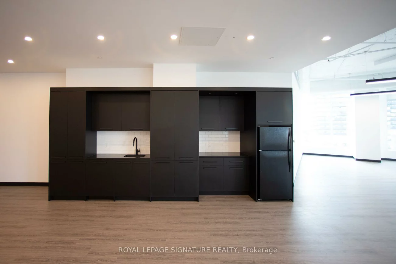 130, Queens, Waterfront Communities C8, Toronto