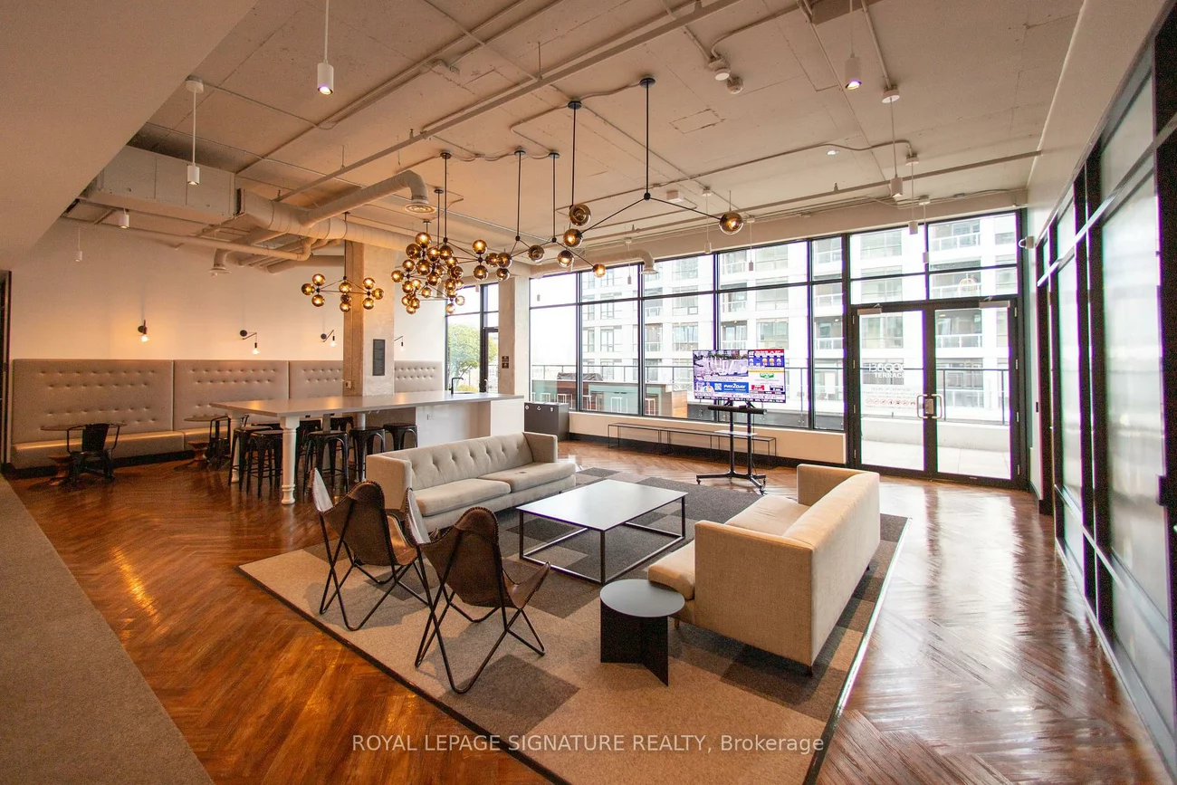 130, Queens, Waterfront Communities C8, Toronto