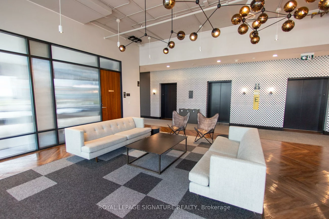 130, Queens, Waterfront Communities C8, Toronto