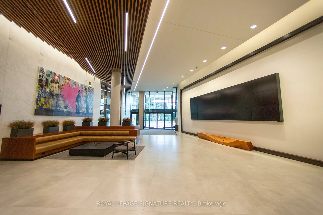 130, Queens, Waterfront Communities C8, Toronto