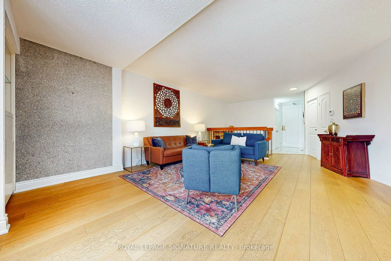 33, Harbour, Waterfront Communities C1, Toronto