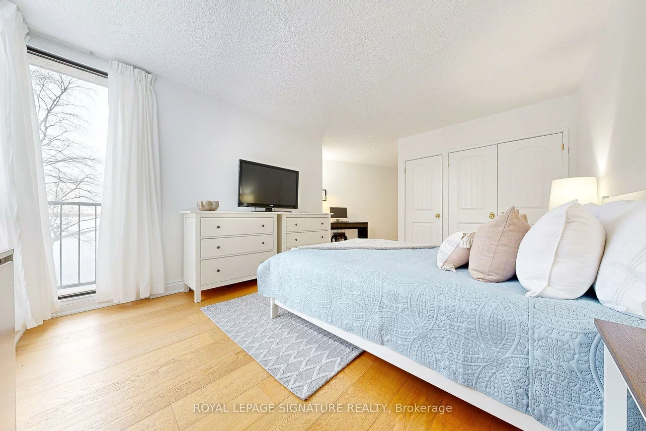 33, Harbour, Waterfront Communities C1, Toronto