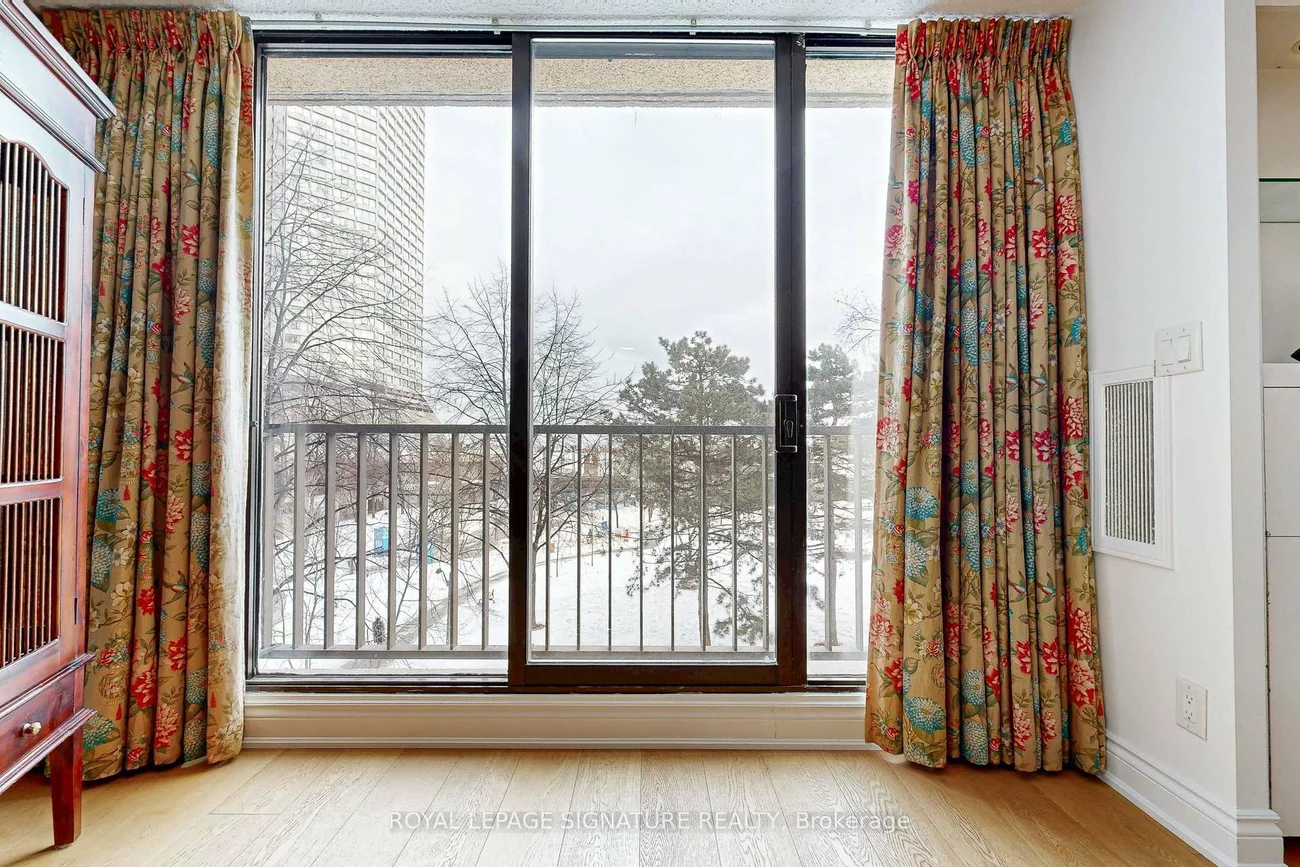 33, Harbour, Waterfront Communities C1, Toronto