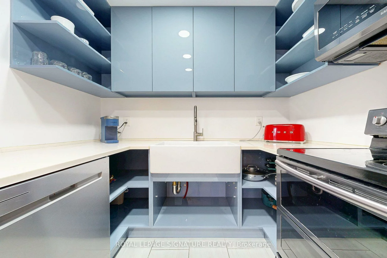 33, Harbour, Waterfront Communities C1, Toronto