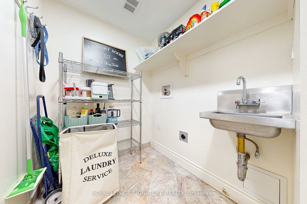 33, Harbour, Waterfront Communities C1, Toronto