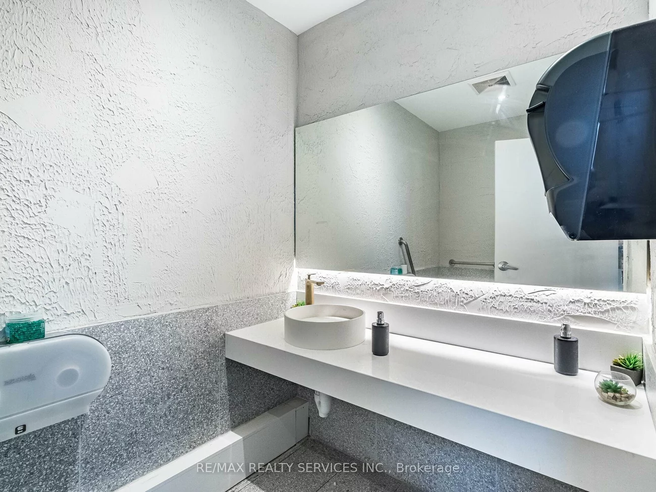 16, Church, Waterfront Communities C8, Toronto