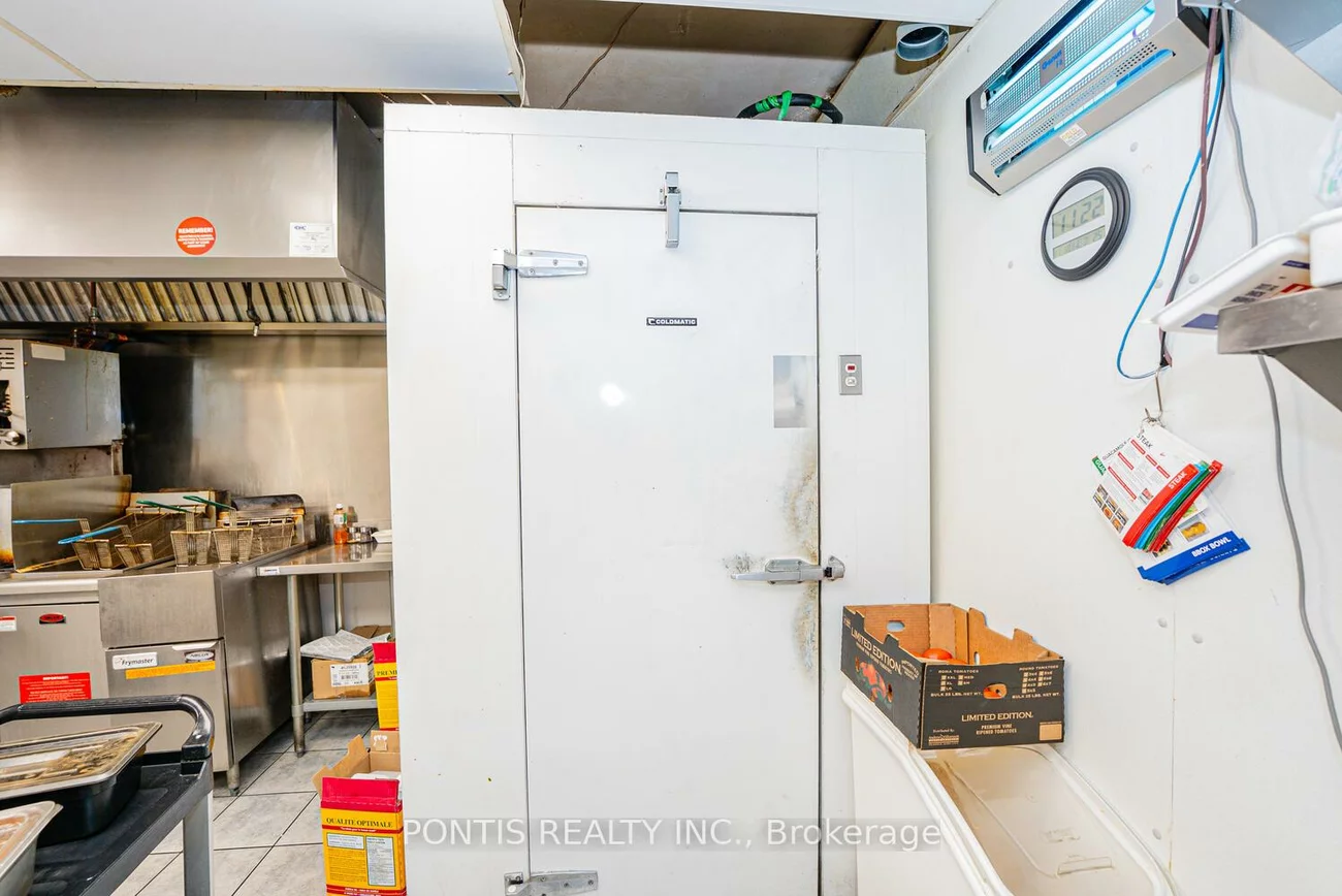 4918, Yonge, Lansing-Westgate, Toronto