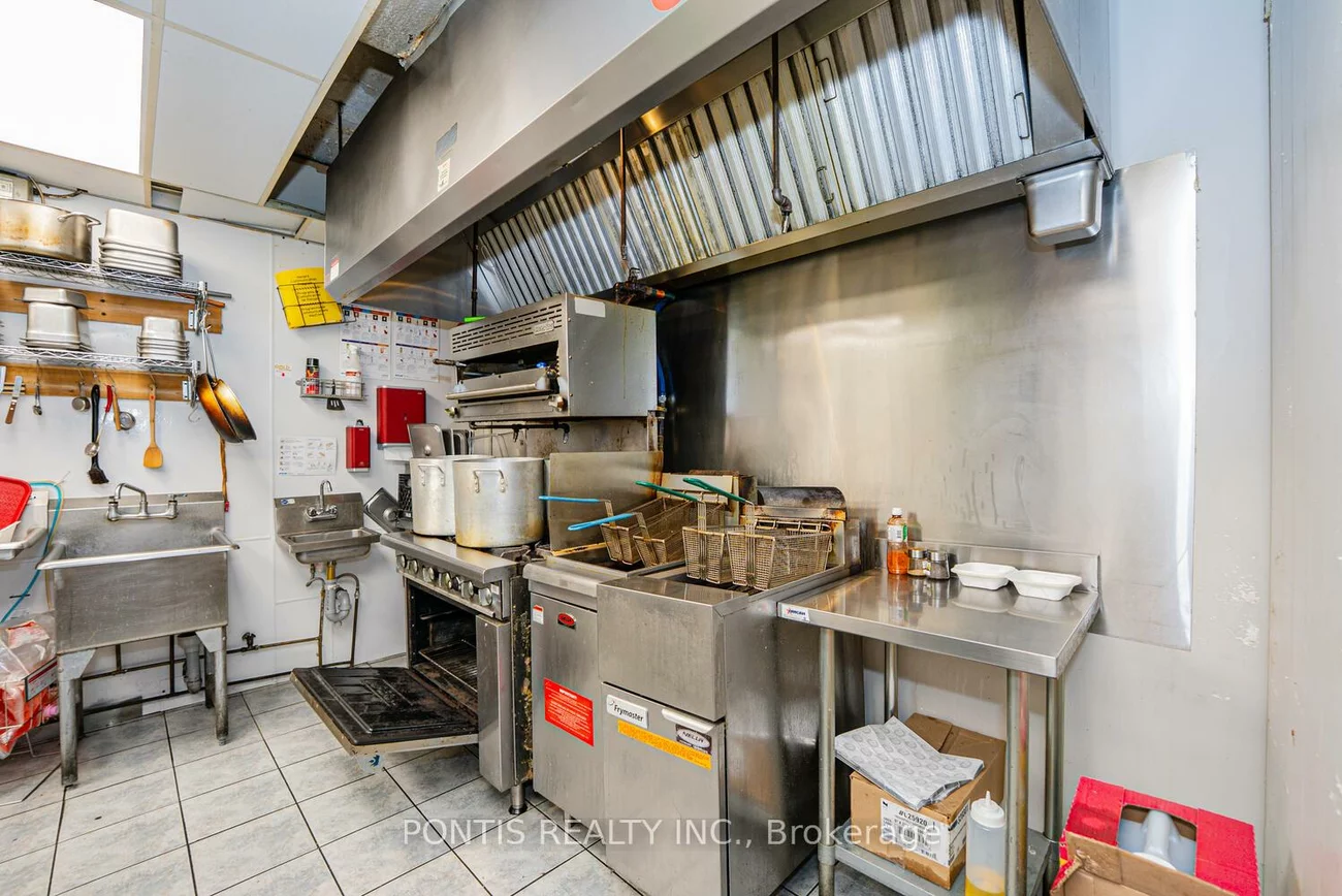 4918, Yonge, Lansing-Westgate, Toronto