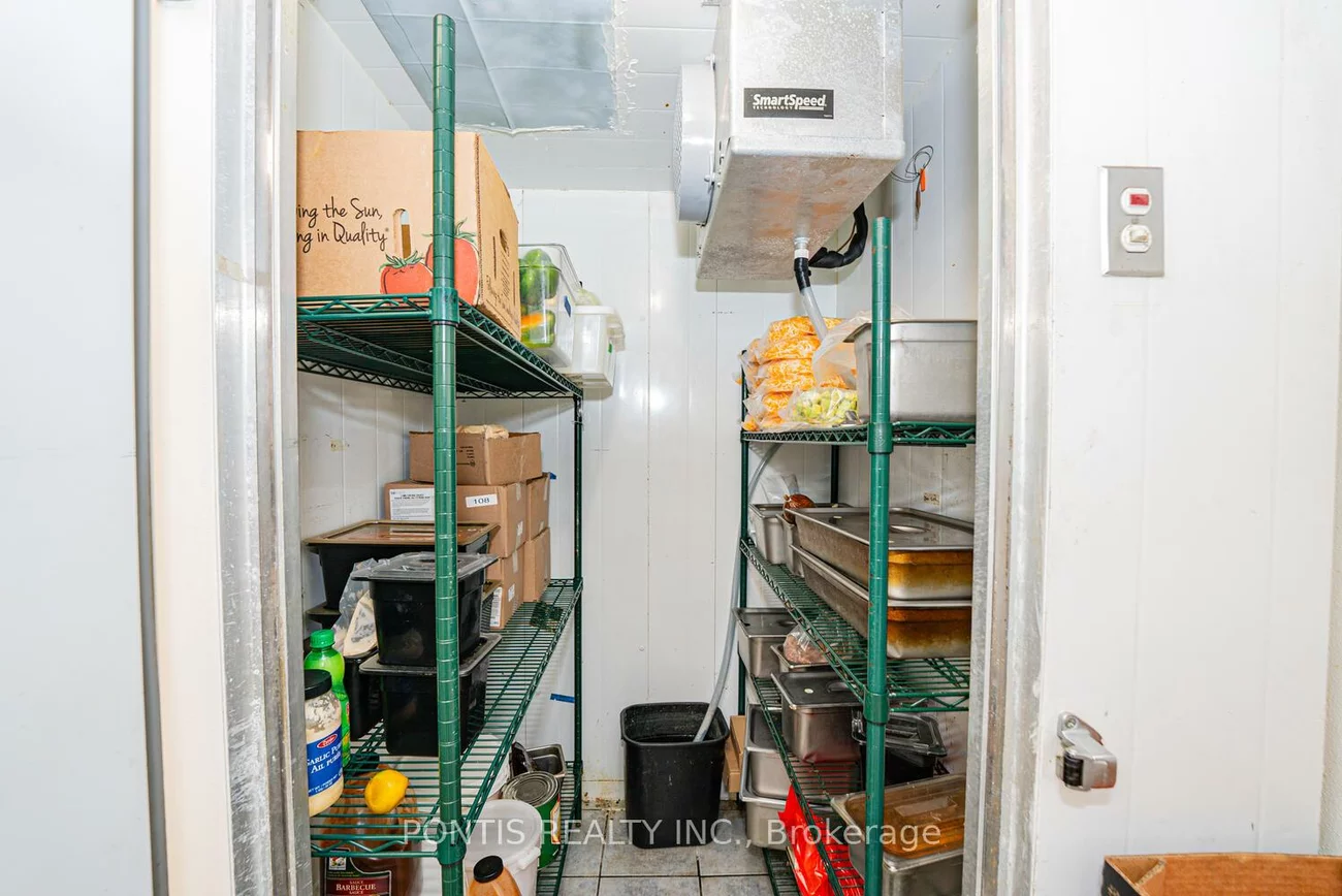 4918, Yonge, Lansing-Westgate, Toronto