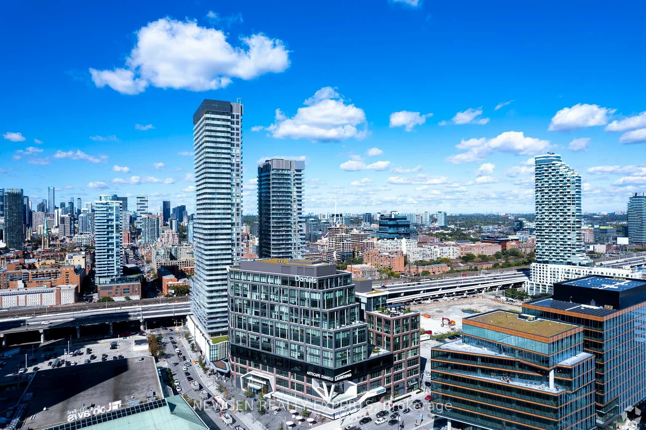 130, Queens, Waterfront Communities C8, Toronto