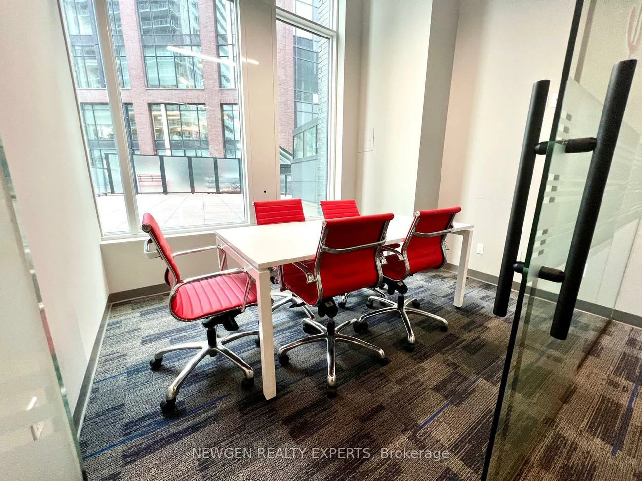 130, Queens, Waterfront Communities C8, Toronto