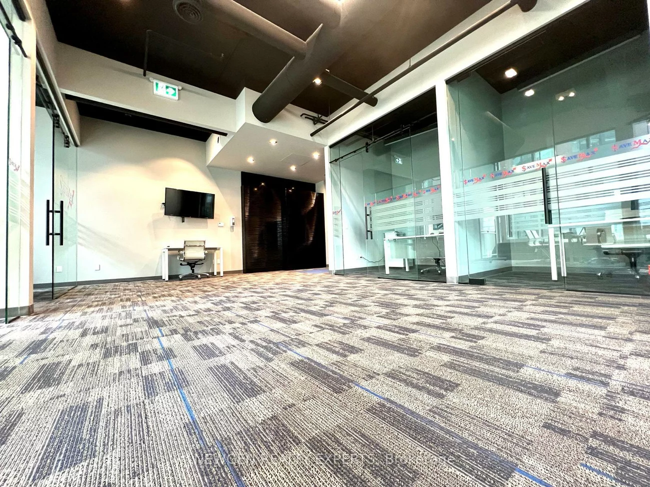 130, Queens, Waterfront Communities C8, Toronto