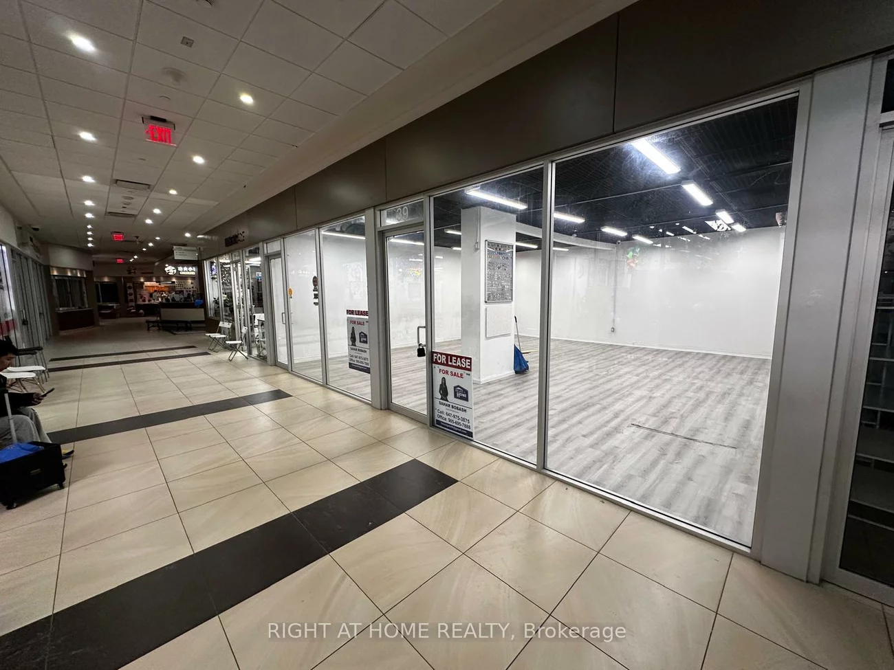 384, Yonge, Bay Street Corridor, Toronto