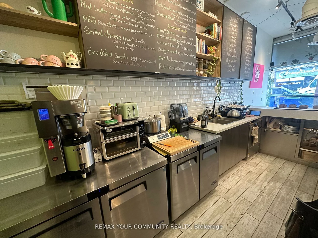799, College, Trinity-Bellwoods, Toronto