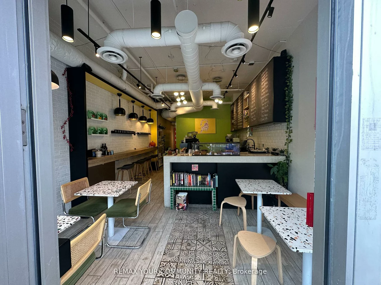 799, College, Trinity-Bellwoods, Toronto