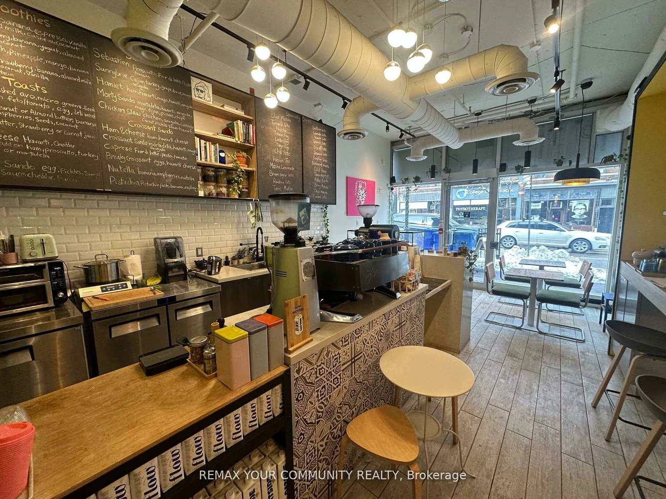 799, College, Trinity-Bellwoods, Toronto