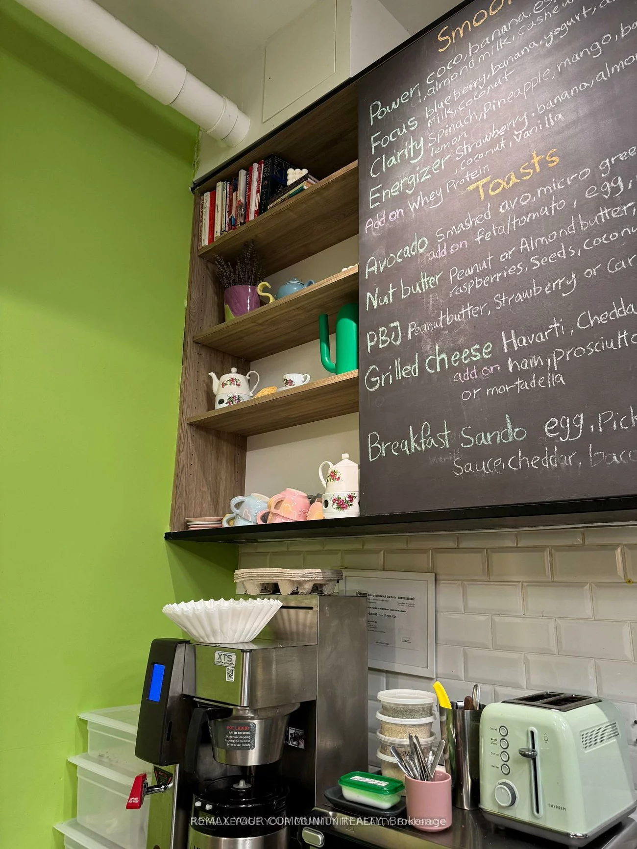 799, College, Trinity-Bellwoods, Toronto