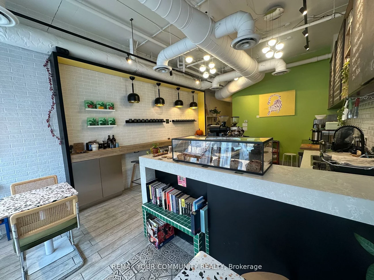 799, College, Trinity-Bellwoods, Toronto