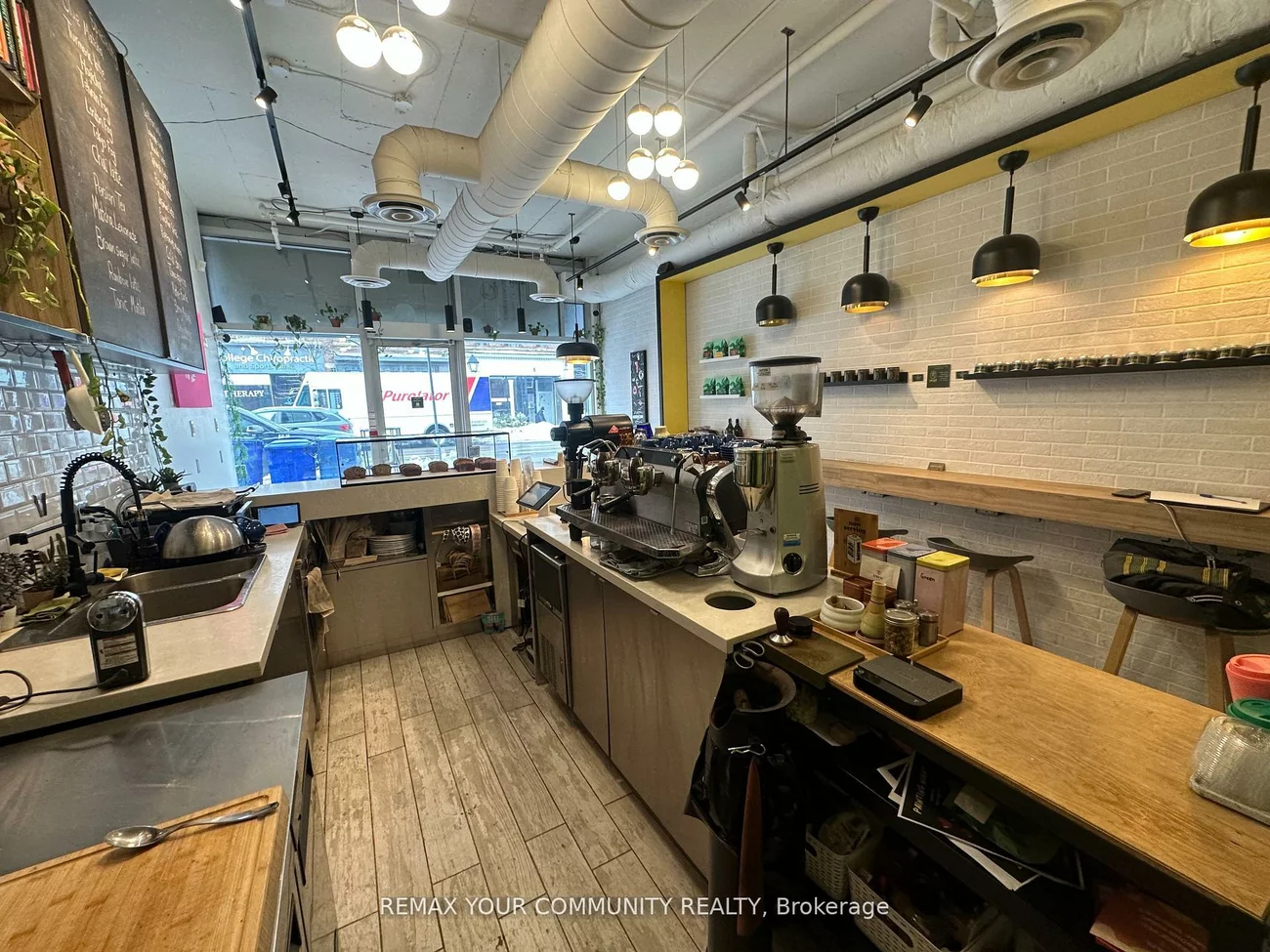 799, College, Trinity-Bellwoods, Toronto