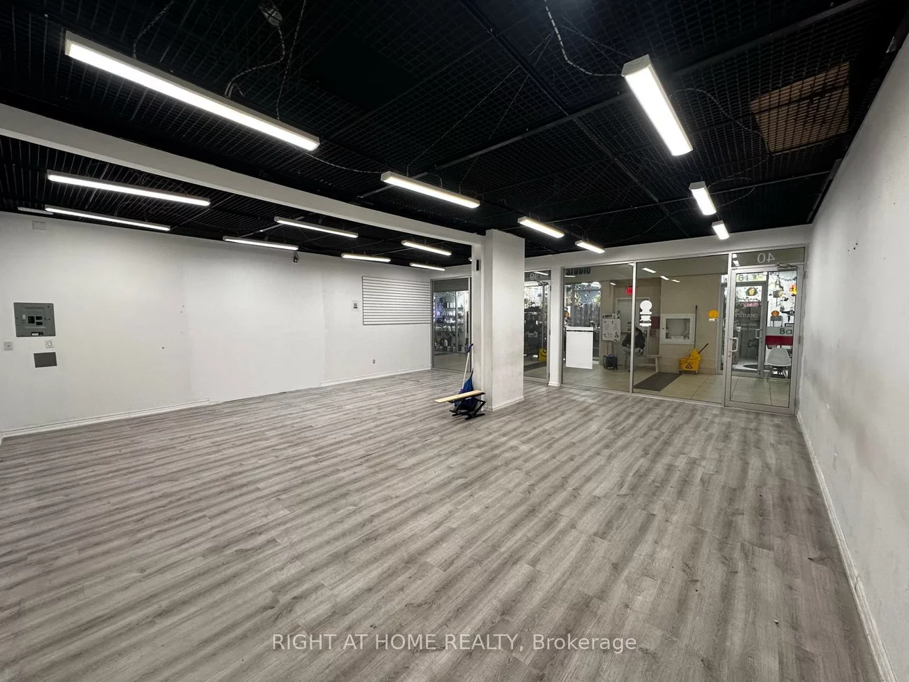 384, Yonge, Bay Street Corridor, Toronto