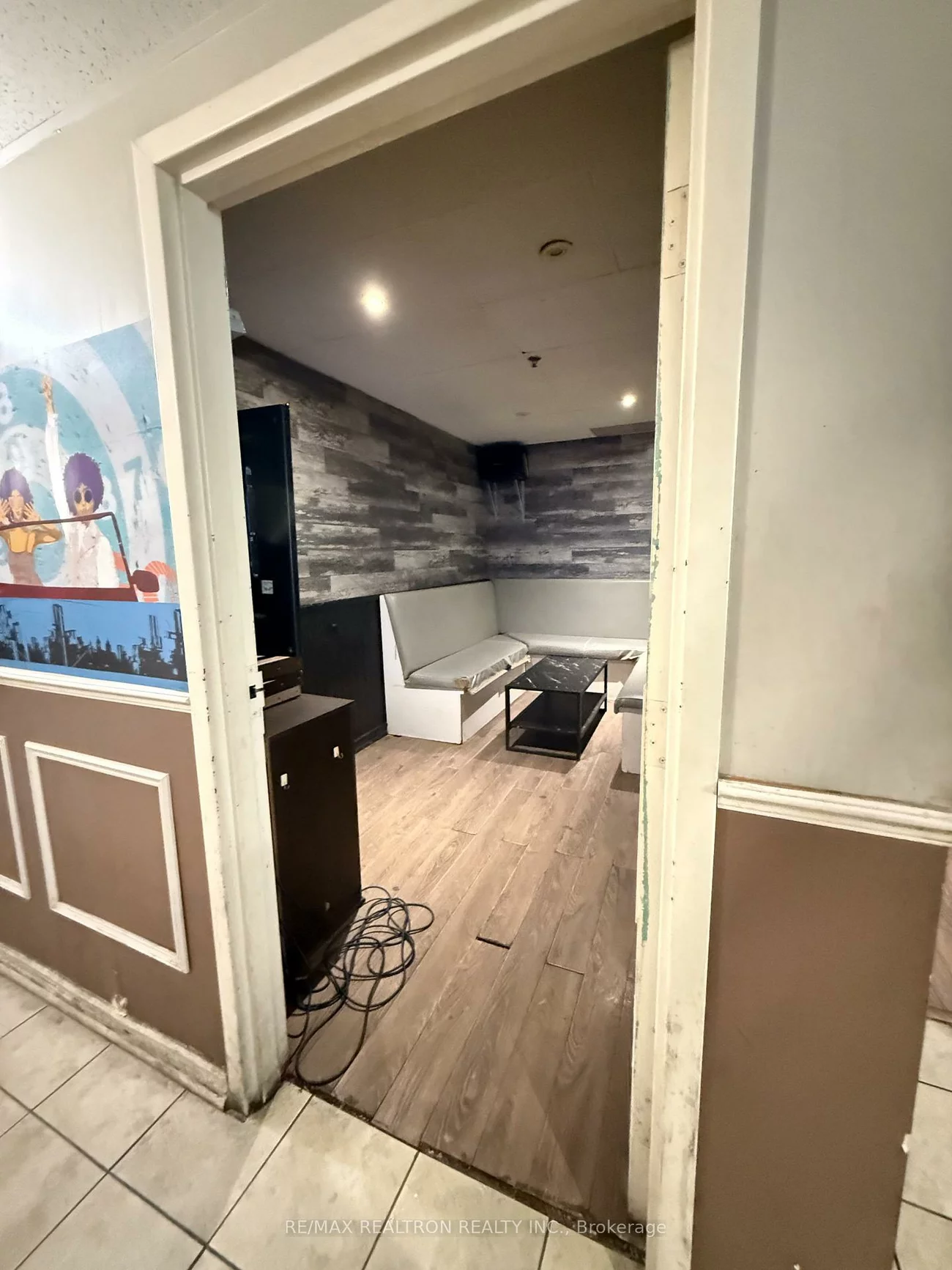 5521A, Yonge, Willowdale West, Toronto