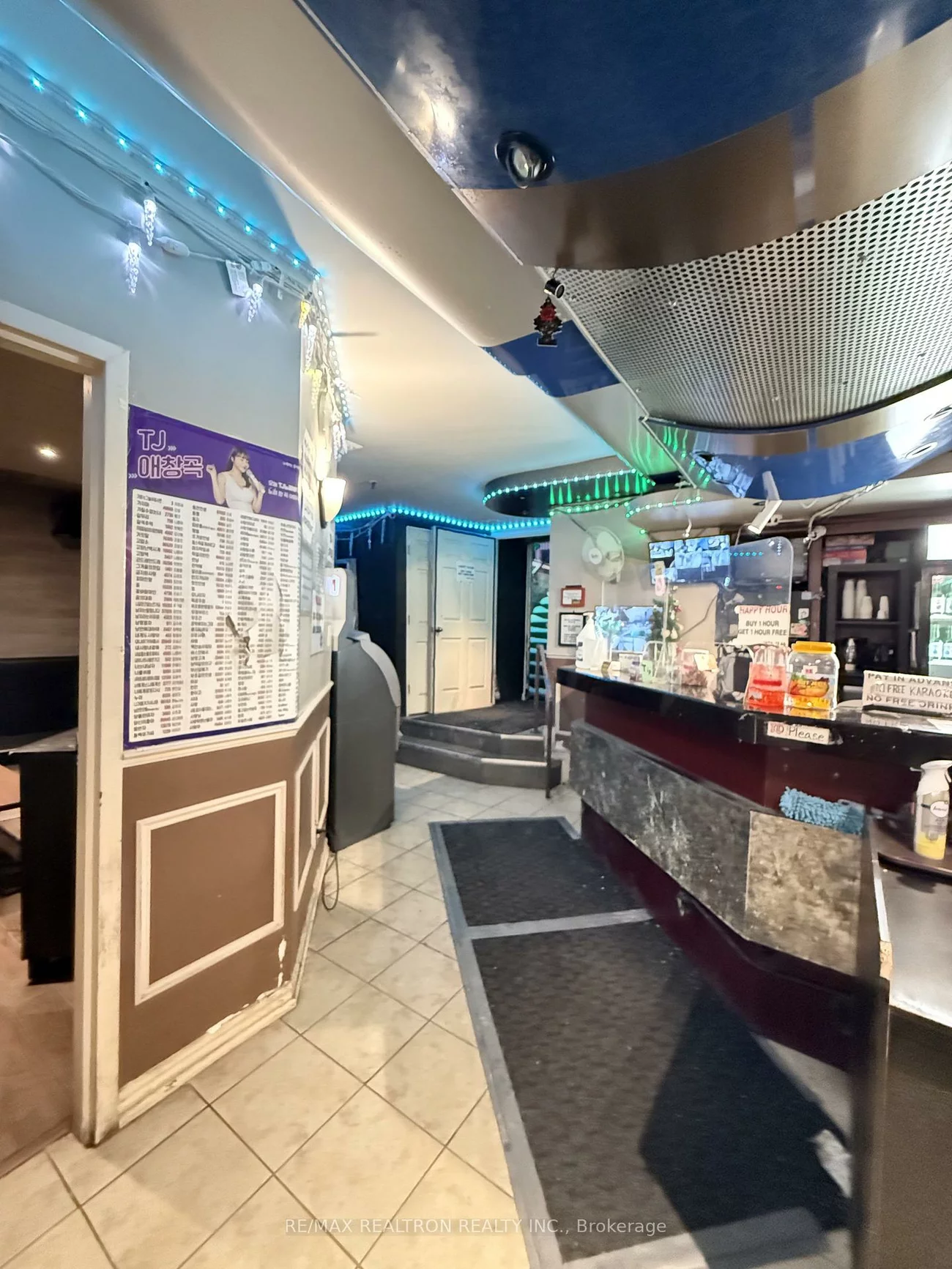 5521A, Yonge, Willowdale West, Toronto