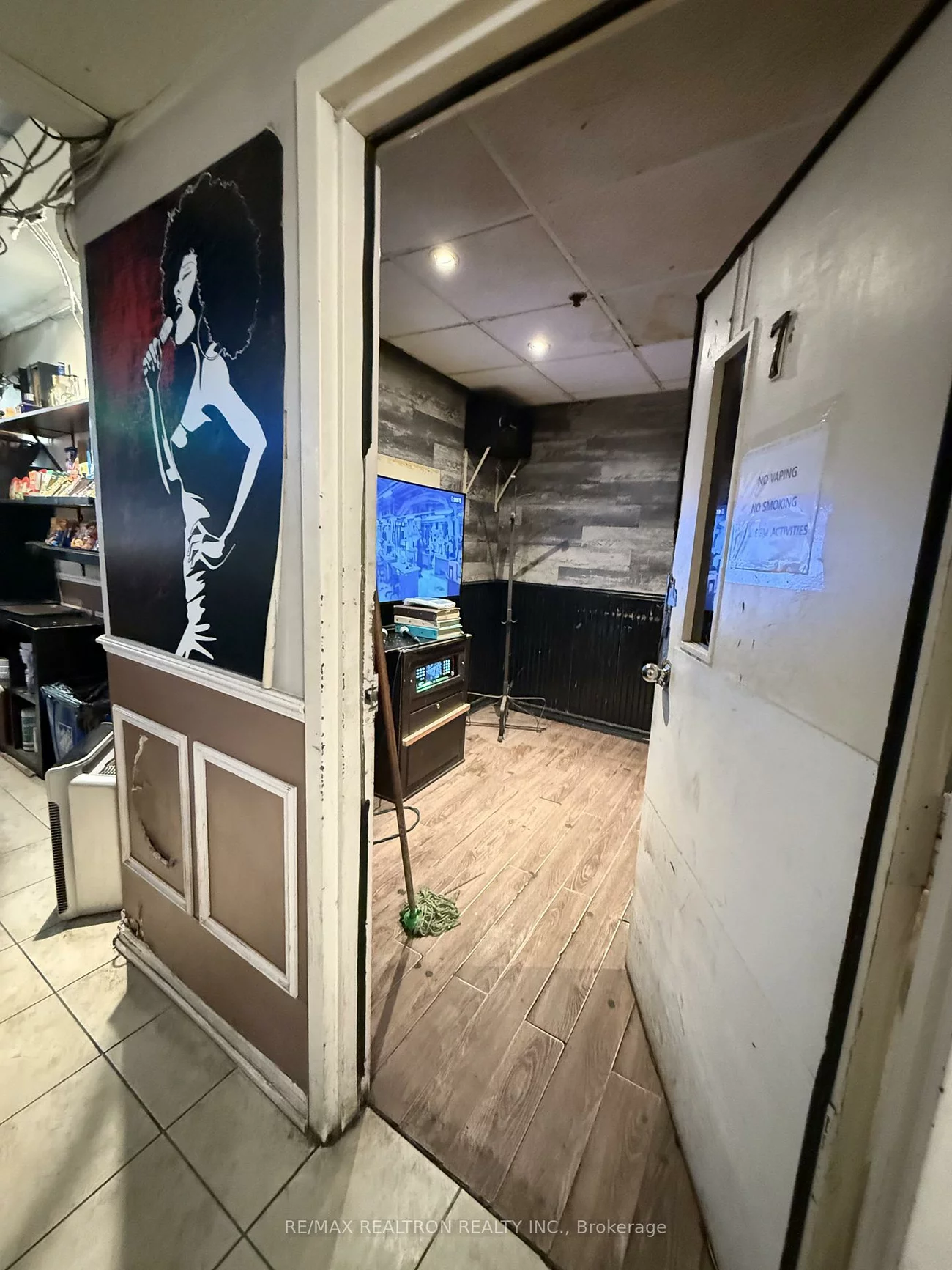 5521A, Yonge, Willowdale West, Toronto