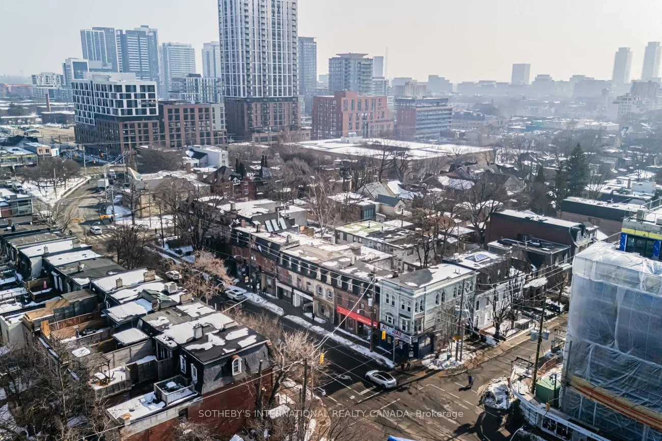 243, Gerrard, Moss Park, Toronto