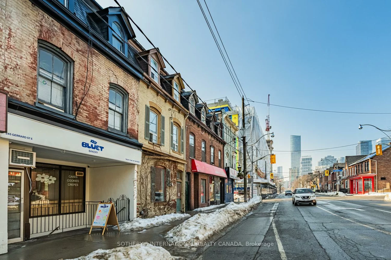 243, Gerrard, Moss Park, Toronto